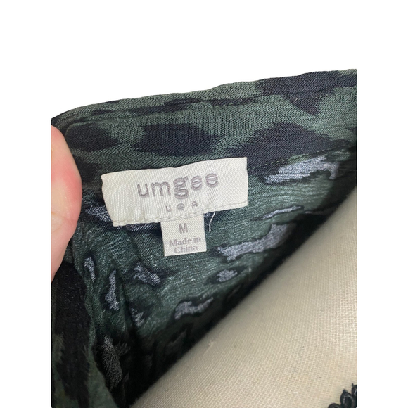 Umgee Cheetah Print Fringe Top Size Medium - Picture 9 of 9